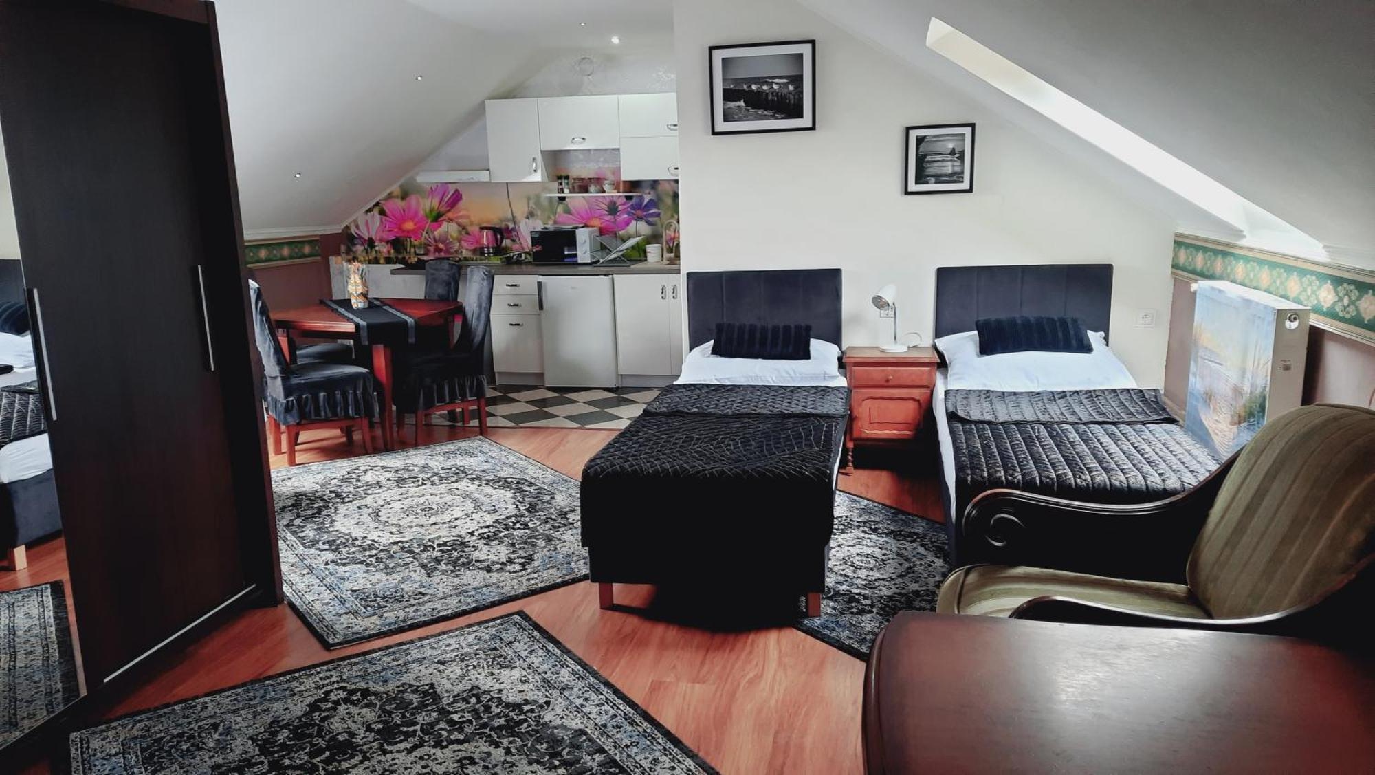 Hotel Rezydencja Rosa แชมิตช์ ภายนอก รูปภาพ